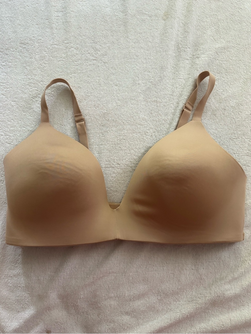 SKIMS 38D Wireless T-Shirt Bra Nude Seamless Lightly Lined